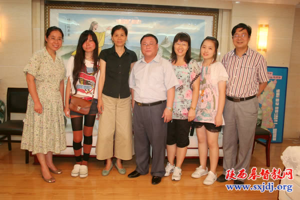 金陵协和神学院刘美纯老师、广西基督教协会副会长莫寒生牧师走访省基督教两会