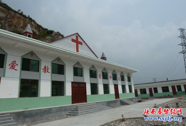 洛南县保安镇基督教会新堂落成(图1)