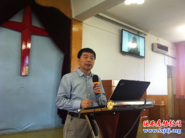 朱鸿教授应邀来陕西圣经学校做“丝绸之路”的演讲