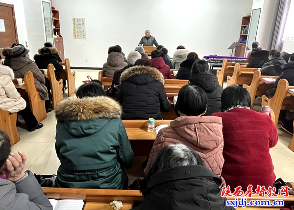 临渭区基督教协会组织学习《中华人民共和国爱国主义教育法》