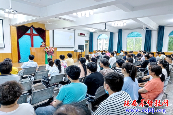 陕西基督教第二期教牧骨干素质提升培训班、陕西圣经学校第八届神学大专班入学考试在西安顺利举行(图1)