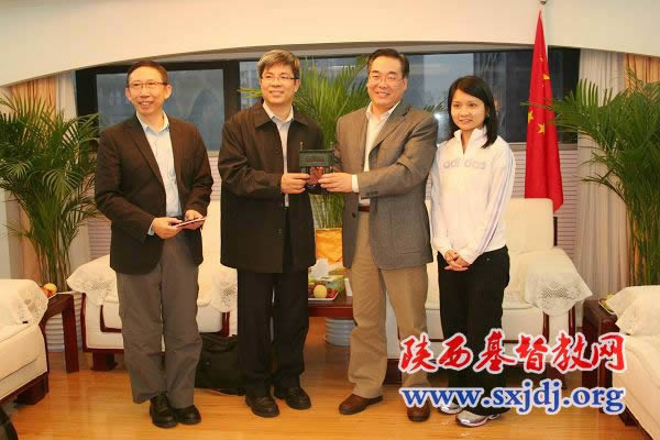 香港全人关怀(国际)董事局主席杨钦伟一行来陕访问(图2)