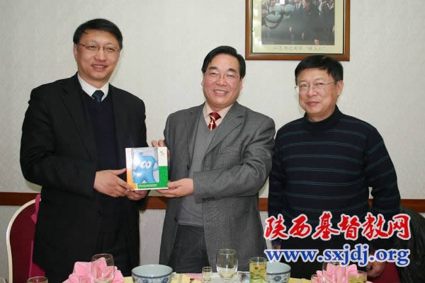 基督教全国两会社会服务部、上海国际礼拜堂同工来陕考察援建项目(图3)