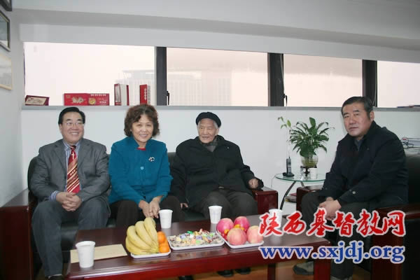 省委统战部领导慰问省两会负责人