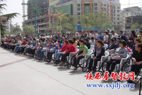 中国基督教两会、美国轮椅基金会1100台轮椅捐赠仪式分别在铜川、安康两地举行(图2)
