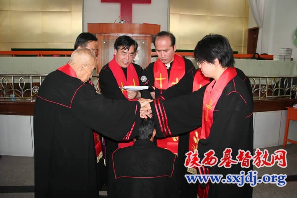 陕西省基督教两会在宝鸡市十里铺教堂举行圣职按立典礼(图3)