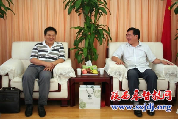 中国基督教协会副总干事单渭祥牧师走访陕西省基督教两会及陕西圣经学校(图1)