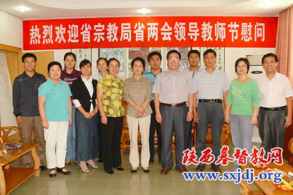 省宗教事务局姜晓阳副局长一行到圣经学校进行教师节慰问(图2)