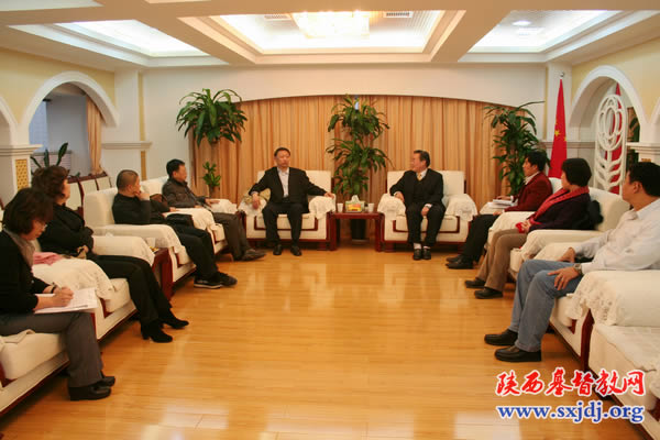 上海国际礼拜堂刘斌牧师一行为延安富县南道德小学捐赠图书(图3)