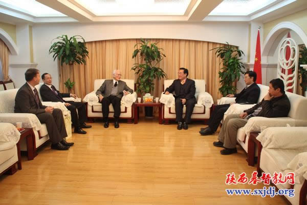 美国葛培理布道会副总裁亨利•霍利牧师一行来我省访问(图2)