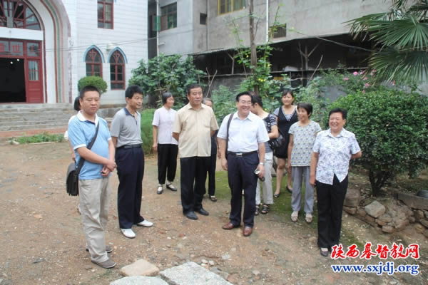 省基督教两会主席、会长王俊牧师前往丹凤县教会调研工作(图1)