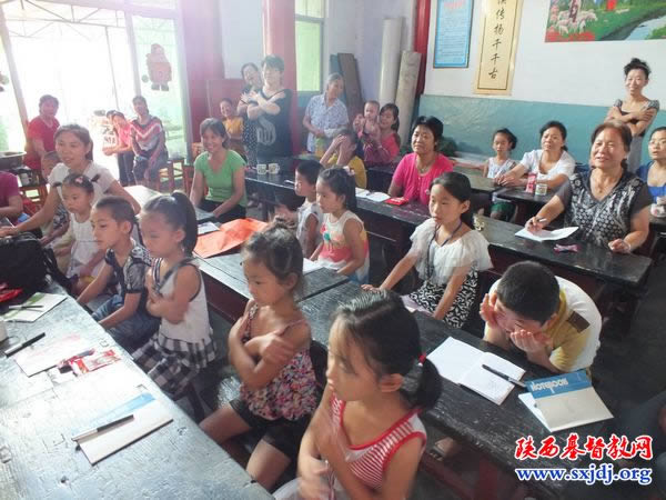 韩城市基督教坡底教会首期儿童托管班事工开展