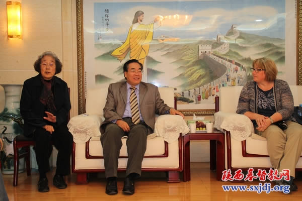 美籍华人胡仲杨一行访问陕西教会