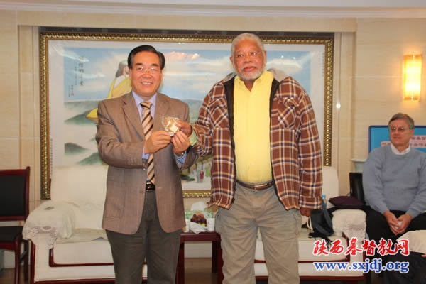 美籍华人胡仲杨一行访问陕西教会(图3)