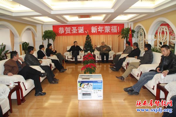省委统战部领导看望省基督教两会同工，祝贺圣诞佳节