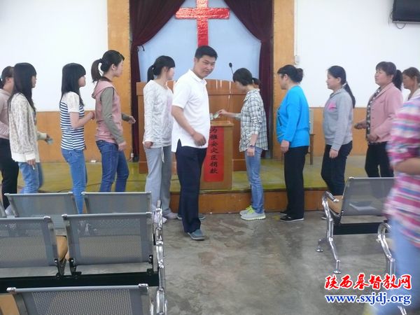 面对天灾，彰显大爱——陕西圣经学校全体师生为雅安灾区捐款(图1)