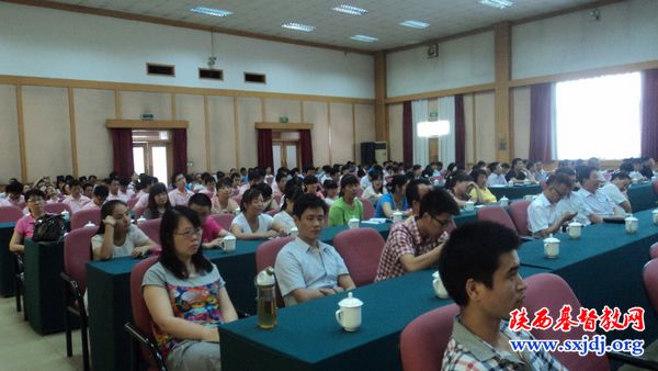 省两会组织全体同工及圣经学校师生学习(图2)