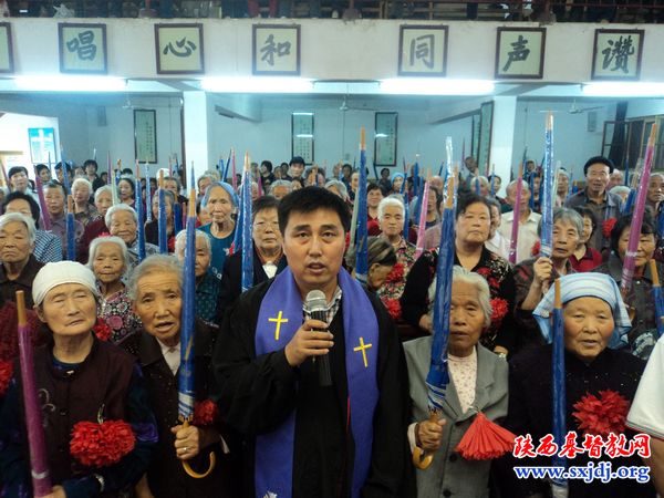 显仆人精神 做爱心活动(图2)