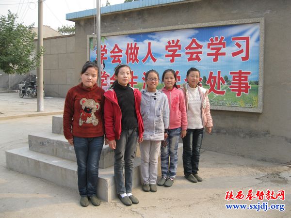 蒲城县基督教会举行“献爱心,捐赠鞋子”活动(图2)