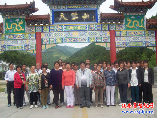 商州教会圣诗队赴山阳爱国主义教育之旅(图2)