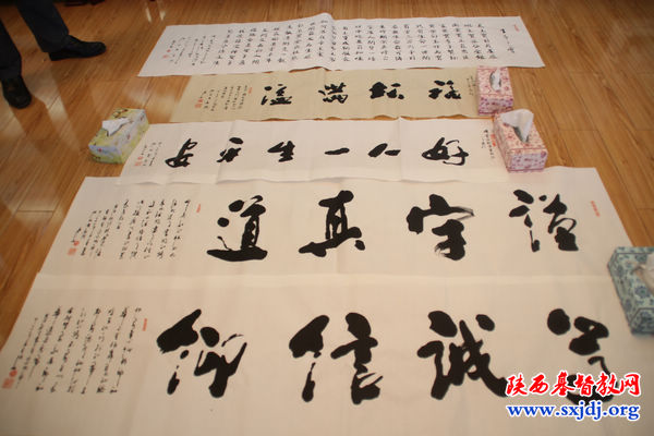 报答主恩,荣神益人——书法家刘现瑞弟兄向省基督教两会捐赠书法作品(图2)