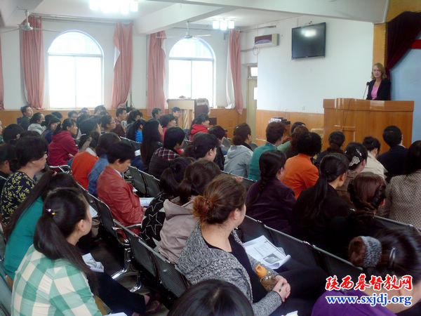 挪威自由教会友人尤宝珍牧师应邀到陕西圣经学校讲座