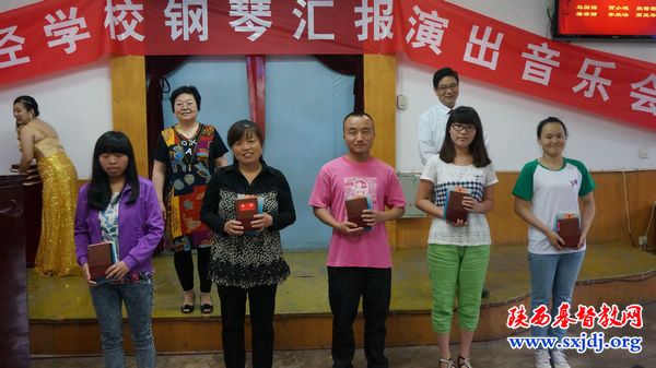 圣经学校举办钢琴汇报演出音乐会和圣经知识竞赛(图5)