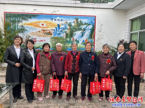 韩城市基督教两会开展重阳节送温暖活动