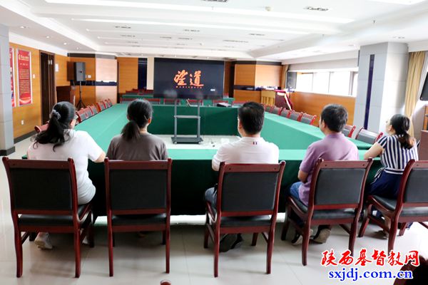 “爱国主义教育周”系列活动之三 | 省基督教两会组织驻会同工观看爱国主义题材影片