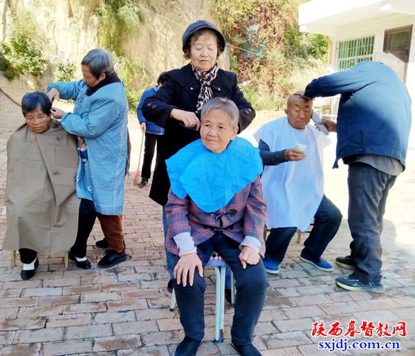 子长市瓦厂沟基督教聚会点开展“基督教公益慈善主题日”活动