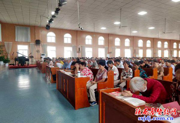 8-汉中市洋县基督教堂开展和平祈祷活动.jpg