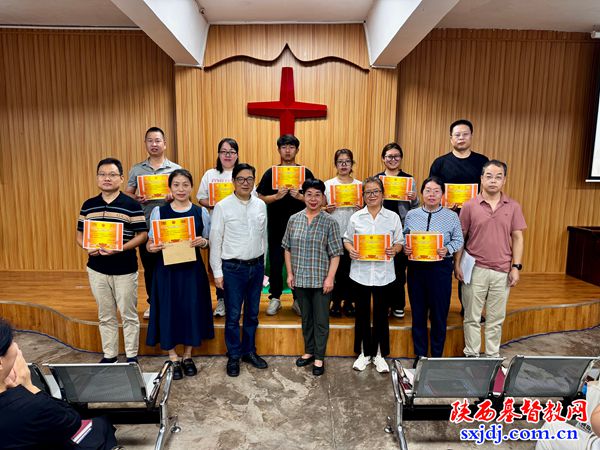 表彰优秀学子,涵养信仰与学风之美——陕西圣经学校举行奖学金颁发仪式