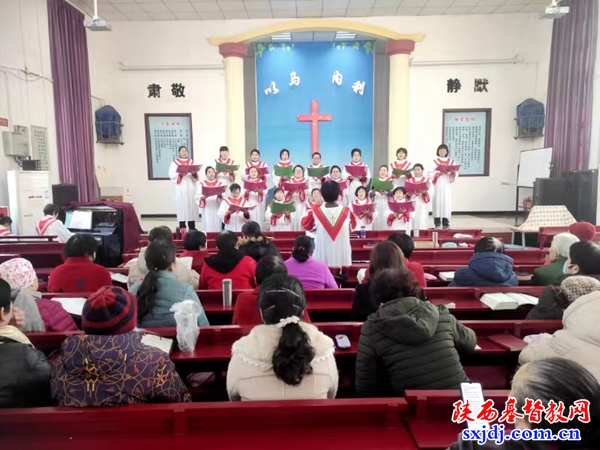 杨凌示范区张家岗福音堂举行妇女公祷日崇拜