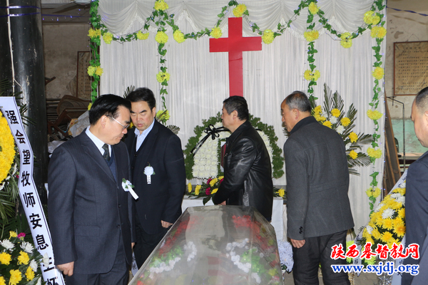 强会望牧师追思礼拜暨遗体告别仪式在吉家寨教堂隆重举行(图2)