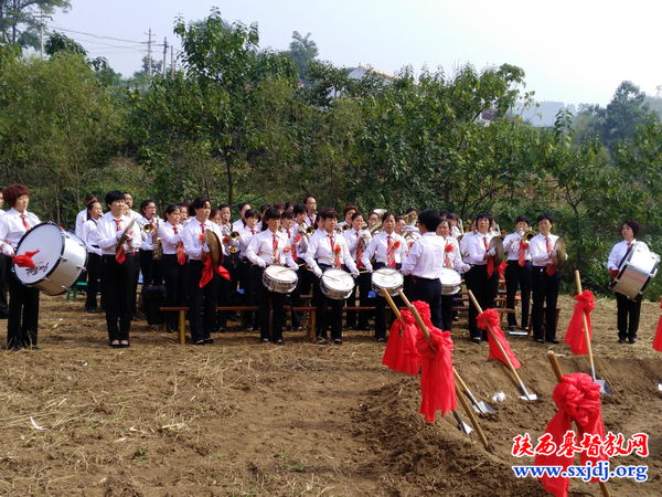 “大山里的希望”(图2)