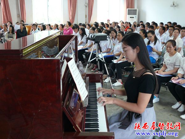 陕西圣经学校举行2017年钢琴赞美音乐会(图3)