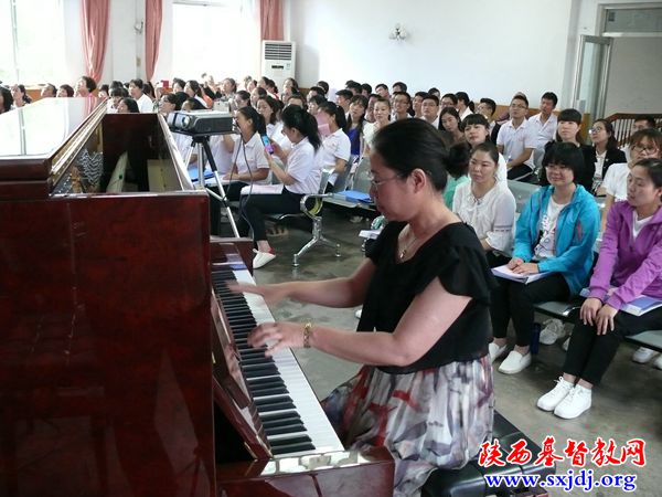 陕西圣经学校举行2017年钢琴赞美音乐会(图6)