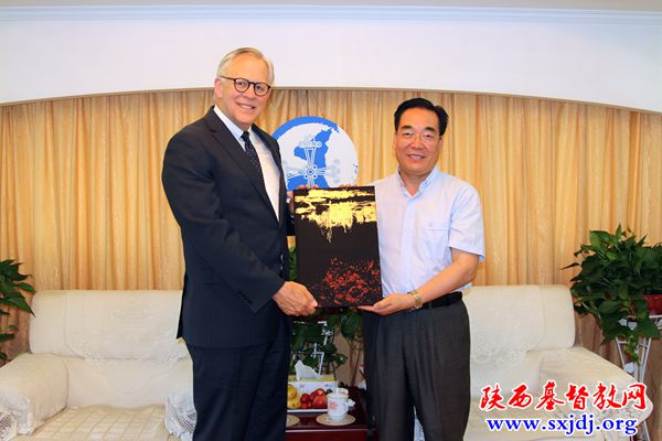 省基督教两会接待美国富勒神学院院长兰伯顿一行(图2)