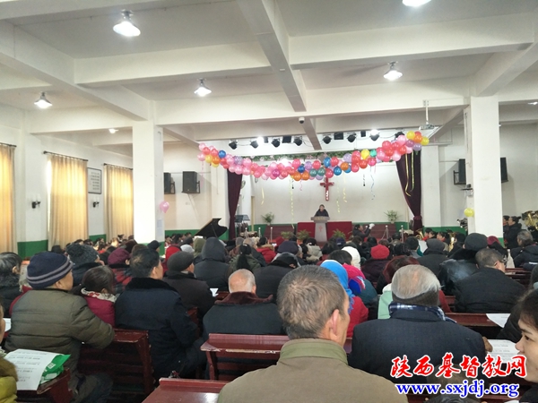 澄城县基督教会举行家庭感恩聚会(图1)