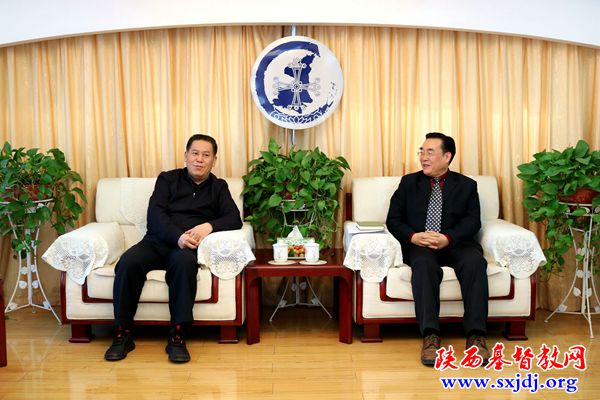 新春送祝福——省民宗委副主任李晓建等领导一行关怀慰问省基督教两会同工(图1)