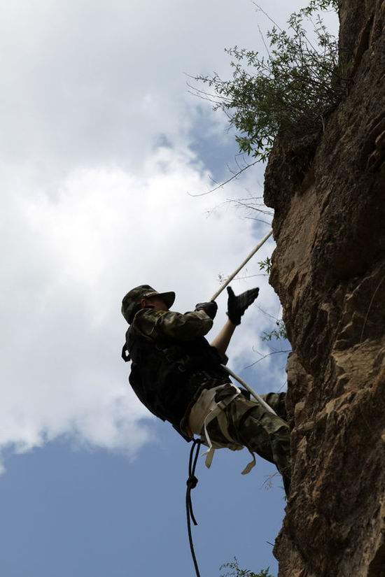 靠着主耶稣,作“三形一体”的传道人