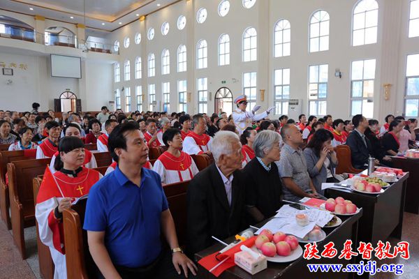 以五星红旗之名，燃中华儿女之情——汉中市基督教会举行“迎双节”系列爱国爱教活动(图2)