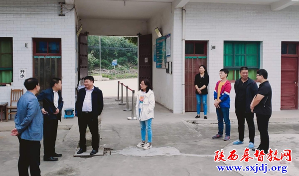 泾河新城统战部检查各堂点消防安全工作(图2)