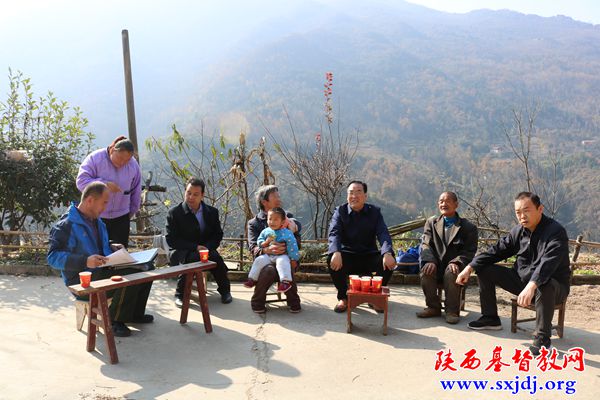 脱贫攻坚在行动,入户走访送温暖——省基督教两会同工赴商洛市镇安县农丰村开展扶贫帮困工作(图3)