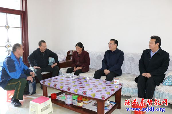 脱贫攻坚在行动,入户走访送温暖——省基督教两会同工赴商洛市镇安县农丰村开展扶贫帮困工作(图4)