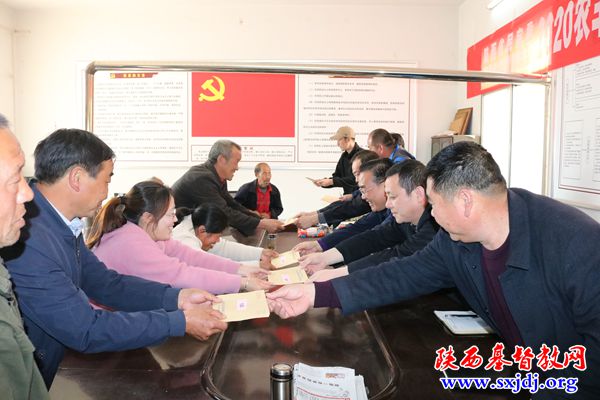 脱贫攻坚在行动,入户走访送温暖——省基督教两会同工赴商洛市镇安县农丰村开展扶贫帮困工作(图5)