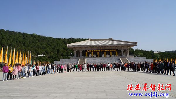 陕西圣经学校组织全校师生赴延安开展“庆祝建党100周年爱国主义教育活动”(图2)