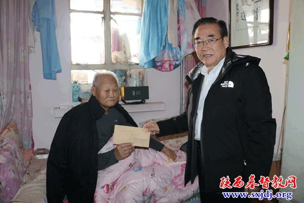 王俊牧师在西安市看望教会同工(图3)