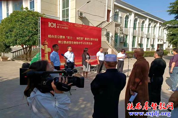 “岐山县宗教界‘庆七一  颂党恩’推进宗教中国化暨宗教政策法规集中学习宣传活动”在岐山县基督教堂顺利举办(图1)