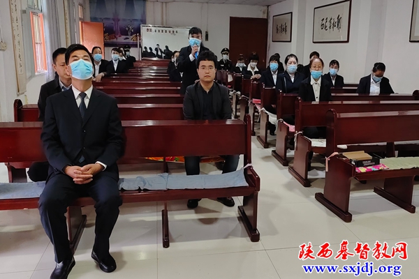 泾阳县基督教两会举行升国旗仪式及“爱国主义教育周”座谈会(图3)